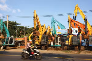 Sau khi được xếp hạng thứ nhất, nhiều nhà thầu không làm rõ về nhân sự chủ chốt, thiết bị thi công chủ yếu đã kê khai trong hồ sơ dự thầu. Ảnh minh họa: Nhã Chi