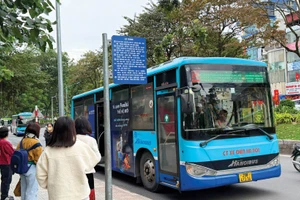 Hà Nội sắp mở thầu 12 gói thầu vận tải xe buýt có tổng giá 2.399 tỷ đồng. Ảnh: Tiến Giang
