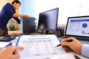 Giá dự toán chưa sát thị trường một trong những nguyên nhân khiến nhiều gói thầu công nghệ thông tin, thiết bị văn phòng chưa thu hút được sự quan tâm của nhà thầu. Ảnh: Nhã Chi