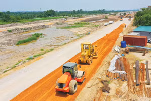Hà Nội tiếp tục duy trì tốc độ giải ngân đầu tư công cao dù quy mô vốn thuộc nhóm lớn nhất cả nước với tổng kế hoạch 126 nghìn tỷ đồng. Ảnh: Lê Tiên