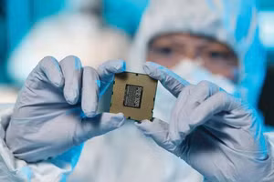 Hỗ trợ phát triển, thiết kế, sản xuất thử nghiệm, đo kiểm, đánh giá sản phẩm chip bán dẫn là dịch vụ sự nghiệp công sử dụng ngân sách nhà nước trong lĩnh vực khoa học và công nghệ. Ảnh: Lê Tiên