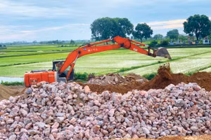 Chỉ thị số 12/CT-TTg yêu cầu tăng cường trách nhiệm của tư vấn giám sát, tư vấn quản lý dự án trong quá trình thực hiện hợp đồng. Ảnh: Nhã Chi