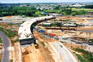 Việc công khai, minh bạch thông tin hoạt động đấu thầu sẽ tạo điều kiện tăng cường giám sát xã hội, nâng cao hiệu quả đầu tư. Ảnh: Lê Tất Tiên