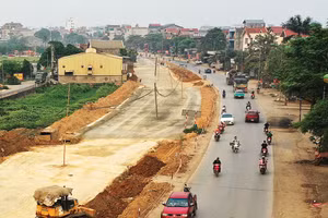 Gói thầu Xây dựng thuộc Dự án Nâng cấp các tuyến hẻm trên địa bàn các ấp (thuộc xã Long Thới cũ) yêu cầu nhà thầu có biện pháp thi công tất cả các công tác của tất cả các hạng mục. Ảnh minh họa: Hương Bình