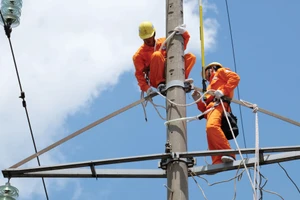 Việc quy định công khai kết quả thực hiện hợp đồng tạo áp lực buộc nhà thầu phải tuân thủ cam kết, nâng cao năng lực thi công, bảo đảm tiến độ, chất lượng. Ảnh: Anh Tuấn