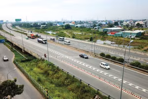 Có khoảng 2.801 km đường cao tốc đã và đang được phân kỳ đầu tư, trong đó đưa vào khai thác và thông xe kỹ thuật khoảng 2.107 km. Ảnh: Lê Tiên