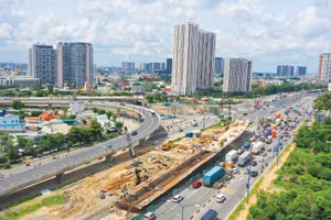 Doanh nghiệp vừa và nhỏ nếu không chủ động liên kết, nâng cao năng lực thì sẽ ngày càng khó tiếp cận các dự án lớn. Ảnh: Lê Tiên