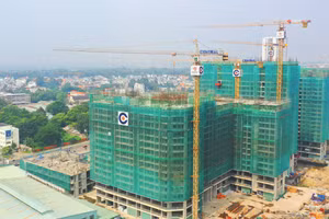 Doanh thu từ hoạt động kinh doanh cốt lõi của nhiều doanh nghiệp bất động sản suy giảm trong nửa đầu năm 2026. Ảnh: Nguyễn Công Thành