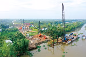 Vốn nhà nước phải được định vị là vốn mồi, vốn kiến tạo để định hình không gian phát triển, giảm thiểu rủi ro ban đầu, từ đó dẫn dắt và kích hoạt hiệu quả các dòng vốn ngoài nhà nước. Ảnh: Lê Tiên