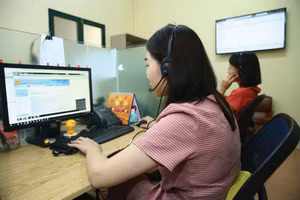 Một trong những yếu tố then chốt của hoạt động đấu thầu là trình độ, sự chuyên nghiệp của đội ngũ nhân lực làm công tác đấu thầu. Ảnh minh họa: Nhã Chi