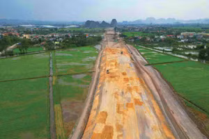 Nhiều dự án giao thông trọng điểm trên địa bàn tỉnh Ninh Bình đang bị vướng mặt bằng. Ảnh minh họa: Diệu An