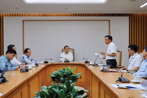 Phó Thủ tướng Phạm Gia Túc chủ trì cuộc họp về triển khai dự án kéo dài tuyến Metro Bến Thành - Suối Tiên đến Trung tâm hành chính TP. Đồng Nai và sân bay Long Thành. Ảnh: Phương Nguyễn