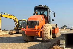 Chủ đầu tư một số gói thầu xây lắp đã lược bỏ những tiêu chí đánh giá uy tín của nhà thầu gây tranh cãi. Ảnh: Công Phúc