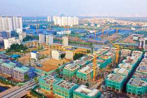 Bộ Xây dựng đề xuất rút ngắn thời gian cấp phép xuống còn 10 ngày làm việc đối với trường hợp cấp giấy phép xây dựng công trình, 7 ngày làm việc đối với nhà ở riêng lẻ (giảm 50% so với quy định cũ). Ảnh: Lê Tiên