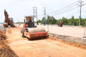 Gói thầu Xây lắp thuộc Dự án Đường Nguyễn Đình Chiểu nối dài, TP. Buôn Ma Thuột chỉ có 1 nhà thầu nộp hồ sơ dự thầu khi mời thầu lại. Ảnh minh họa: Nhã Chi