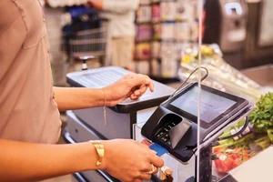 Hóa đơn điện tử đóng vai trò quan trọng trong tiến trình chuyển đổi số của ngành thuế, giúp tối ưu chi phí và tăng cường tính minh bạch trong quản lý. Ảnh: NC st