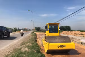 Khi tổ chức đấu thầu lại các gói thầu xây lắp, nhiều nhà thầu trượt lần 1 được lựa chọn trúng thầu. Ảnh: Nhã Chi