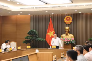 Phó Thủ tướng Chính phủ Lê Tiến Châu chủ trì cuộc họp về tình hình tổng rà soát hệ thống văn bản quy phạm pháp luật . Ảnh: Thu Sa