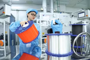 Thủ tướng Chính phủ yêu cầu các bộ ngành, địa phương tập trung thực hiện các nhóm nhiệm vụ hỗ trợ doanh nghiệp thúc đẩy hoạt động sản xuất, kinh doanh. Ảnh: Lê Tiên