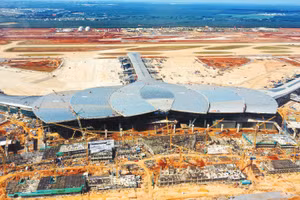 Chi phí nhiên liệu và vật liệu đầu vào tăng cao khiến các nhà thầu thi công phải chịu gánh nặng tài chính lớn. Ảnh: Lê Tiên