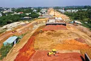 TP.HCM, Đồng Nai hiện là điểm nóng về nhu cầu vật liệu xây dựng. Ảnh: Song Lê