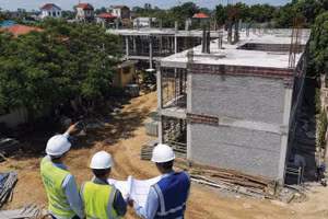 Việc tuân thủ các quy định pháp luật khi xây dựng tiêu chí nhân sự chủ chốt đã góp phần tăng tính cạnh tranh, giảm tình trạng kiến nghị tại các gói thầu xây lắp. Ảnh: Nhã Chi