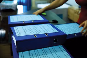 Nhiều nhà thầu bị loại vì những lỗi không đáng có, làm giảm tính cạnh tranh của cuộc thầu. Ảnh minh họa: Nhã Chi
