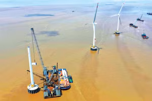 Petrovietnam đề xuất xây dựng khung pháp lý cho phép áp dụng các quy định tương đương của Luật Dầu khí đối với phần công trình trên biển của dự án điện gió ngoài khơi. Ảnh: Nguyễn Văn Cường