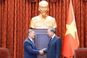 Tổng Bí thư, Chủ tịch nước Tô Lâm tiếp Quyền Bộ trưởng Bộ Hải quân Hoa Kỳ Hùng Cao - Ảnh: TTXVN