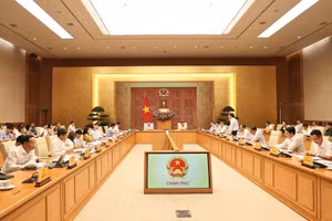 Phó Thủ tướng Nguyễn Văn Thắng và Phó Thủ tướng Lê Tiến Châu đồng chủ trì cuộc họp rà soát dự án luật về đô thị đặc biệt và đặc khu kinh tế - Ảnh: VGP/Thu Sa