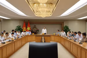 Phó Thủ tướng Thường trực Phạm Gia Túc làm việc về tình hình triển khai các dự án phục vụ Hội nghị cấp cao APEC 2027 tại Đặc khu Phú Quốc - Ảnh: VGP/Phương Nguyên