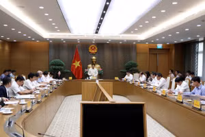 Phó Thủ tướng Nguyễn Văn Thắng chủ trì cuộc họp với sự tham dự của các bộ, ngành, địa phương, doanh nghiệp Nhà nước - Ảnh VGP/Đức Tuân