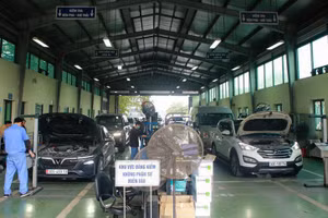 Cơ sở đăng kiểm xe cơ giới phải có tối thiểu 2 đăng kiểm viên thực hiện công việc chuyên môn về kiểm định xe cơ giới