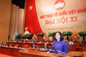 Bà Bùi Thị Minh Hoài, Ủy viên Bộ Chính trị, Bí thư Trung ương Đảng, Bí thư Đảng ủy Mặt trận Tổ quốc, các đoàn thể Trung ương, Chủ tịch Ủy ban Trung ương Mặt trận Tổ quốc Việt Nam khóa XI phát biểu nhận nhiệm vụ. Ảnh: Mặt trận.