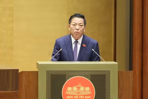 Bộ trưởng Bộ Xây dựng Trần Hồng Minh giải trình, làm rõ một số vấn đề được đại biểu Quốc hội nêu - Ảnh: VGP/Nhật Bắc