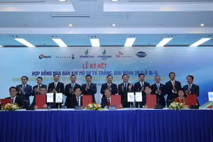 Phó Thủ tướng Thường trực Phạm Gia Túc dự Lễ ký Hợp đồng Mua bán khí (GSPA) mỏ Sư Tử Trắng Giai đoạn 2B, Lô 15-1 - Ảnh: VGP/Phương Nguyên
