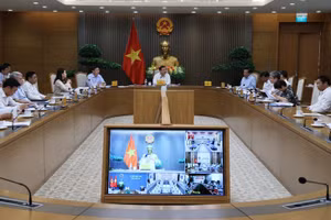 Phó Thủ tướng Thường trực Phạm Gia Túc làm việc về tình hình triển khai dự án đường sắt Lào Cai - Hà Nội - Hải Phòng - Ảnh: VGP/Phương Nguyên