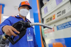 Bảo đảm cung ứng xăng dầu cho sản xuất, kinh doanh và tiêu dùng của người dân, doanh nghiệp.