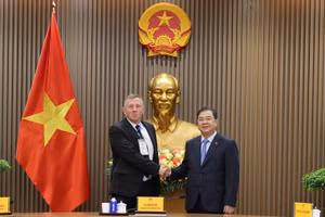 Phó Thủ tướng Thường trực Phạm Gia Túc và ông Ben Backwell, Giám đốc điều hành GWEC - Ảnh: VGP/Phương Nguyên