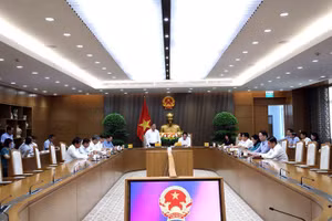 Phó Thủ tướng Thường trực Chính phủ Phạm Gia Túc và Phó Thủ tướng Lê Tiến Châu chủ trì cuộc làm việc với Bộ Công Thương cùng một số bộ, ngành - Ảnh: VGP/Phương Nguyên