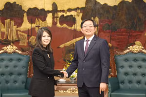 Phó Thủ tướng Hồ Quốc Dũng tiếp bà Linda Tan, Chủ tịch Hiệp hội bán dẫn Đông Nam Á cùng các thành viên của Hiệp hội - Ảnh: VGP/Gia Huy
