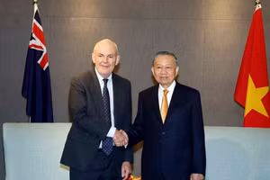 Tổng Bí thư, Chủ tịch nước Tô Lâm và ông Steven Joyce, Quyền Chủ tịch Hội Hữu nghị New Zealand-Việt Nam - Ảnh: TTXVN