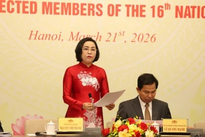 Phó Chủ tịch Quốc hội Nguyễn Thị Thanh chủ trì họp báo - Ảnh: VGP/Vũ Phong 