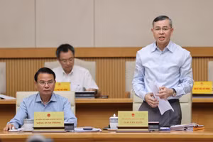 Bộ trưởng Bộ Tài chính Ngô Văn Tuấn báo cáo tại Phiên họp - Ảnh: VGP/Nhật Bắc