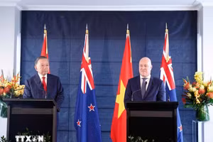 Tổng Bí thư, Chủ tịch nước Tô Lâm và Thủ tướng New Zealand Christopher Luxon gặp gỡ báo chí, thông báo kết quả hội đàm - Ảnh: TTXVN