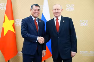 Thủ tướng Chính phủ Lê Minh Hưng và Tổng thống Nga Vladimir Putin - Ảnh: VGP/Nhật Bắc