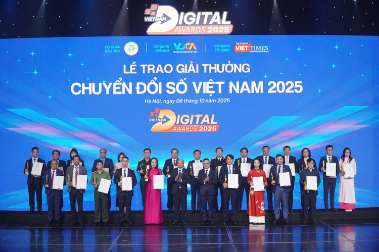 Phục Hưng Holdings nhận giải chuyển đổi số xuất sắc