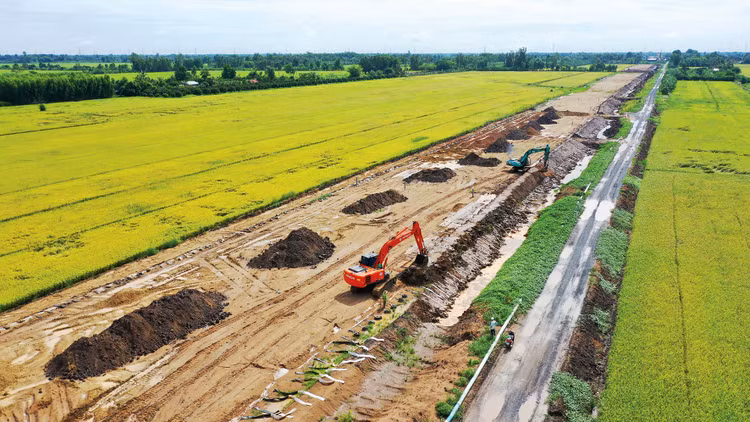 Trong giai đoạn phát triển mới, đầu tư công cần được nhìn nhận như một đòn bẩy nâng cao năng suất tổng hợp của nền kinh tế. Ảnh: Lê Tiên