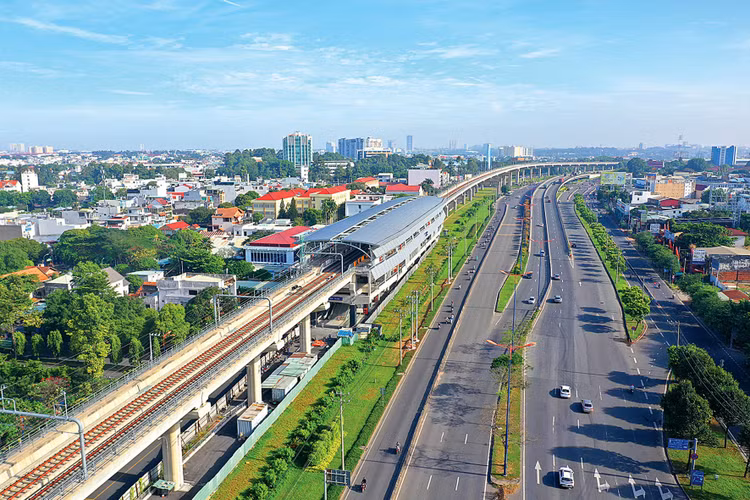 Việt Nam đang tiếp tục nâng cao năng lực cạnh tranh thông qua việc cải thiện chất lượng kết cấu hạ tầng Ảnh: Lê Tiên