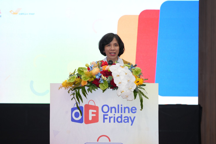 Bà Lại Việt Anh, Phó Cục trưởng Cục Thương mại điện tử và Kinh tế số, thông tin về Ngày mua sắm trực tuyến Việt Nam - Online Friday 2025 - Ảnh: VGP/Vũ Phong
